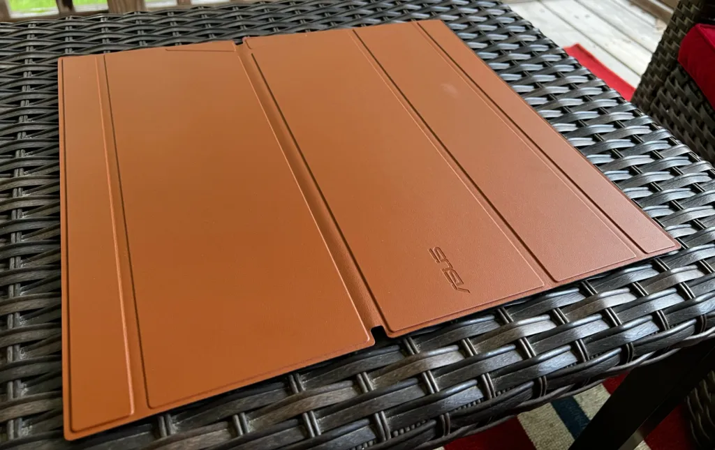 The MQ16AH's thin plastic edge, measuring 5mm at its slimmest point